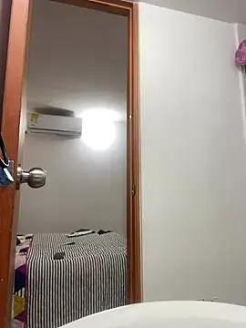 riri brunnete online show from February 24, 2025, 12:37 pm