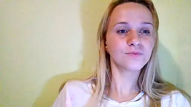 Snapshot of SunSakura chatting on August 3, 2026, 8:45 pm SunSakura online show from August 3, 2026, 8:45 pm