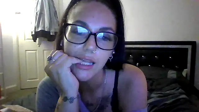 Snapshot of Pretty_Kizzi chatting on July 27, 2026, 9:33 pm Pretty Kizzi online show from July 27, 2026, 9:33 pm