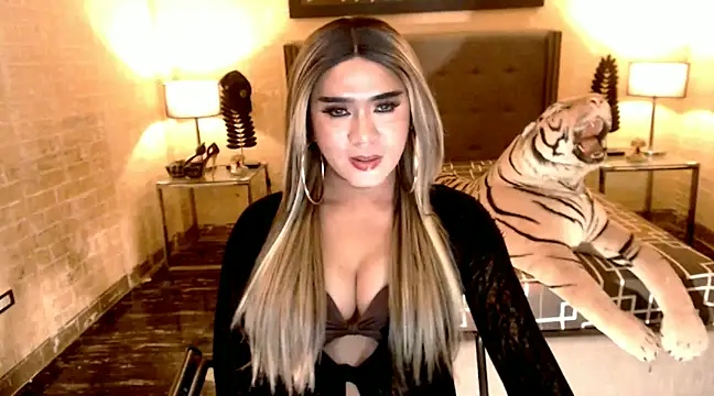 Snapshot of BigCumHuntersxx chatting on January 17, 2025, 12:52 pm BigCumHuntersxx online show from January 17, 2025, 12:52 pm