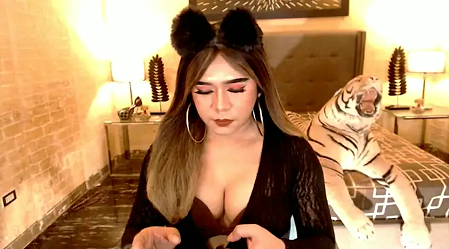 Snapshot of BigCumHuntersxx chatting on February 5, 2025, 8:00 am BigCumHuntersxx online show from February 5, 2025, 8:00 am