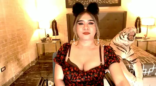 Snapshot of BigCumHuntersxx chatting on February 5, 2025, 11:02 am BigCumHuntersxx online show from February 5, 2025, 11:02 am