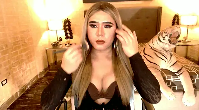 Snapshot of BigCumHuntersxx chatting on February 6, 2025, 7:35 am BigCumHuntersxx online show from February 6, 2025, 7:35 am