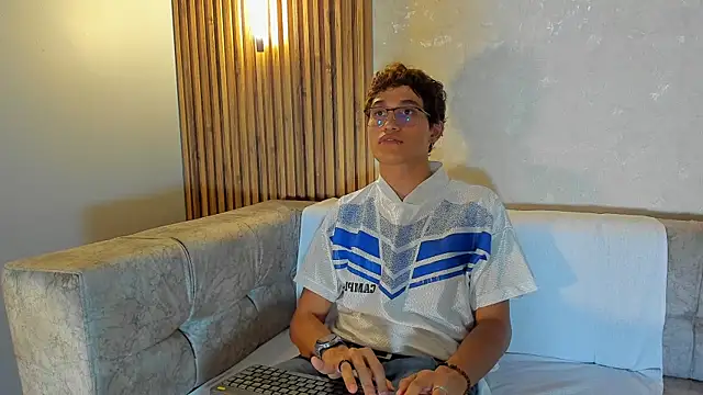 Damian Wolff online show from July 29, 2026, 5:44 pm