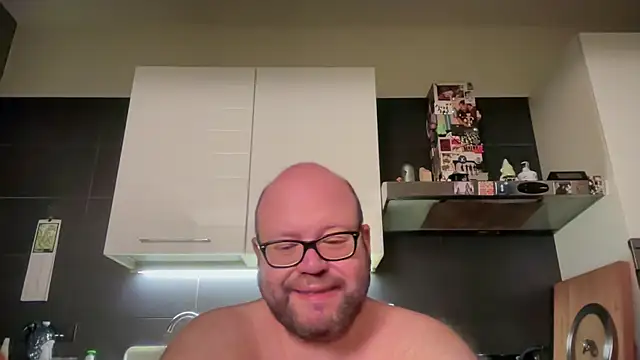 Snapshot of theitalianbear chatting on May 15, 2026, 11:45 pm theitalianbear online show from May 15, 2026, 11:45 pm