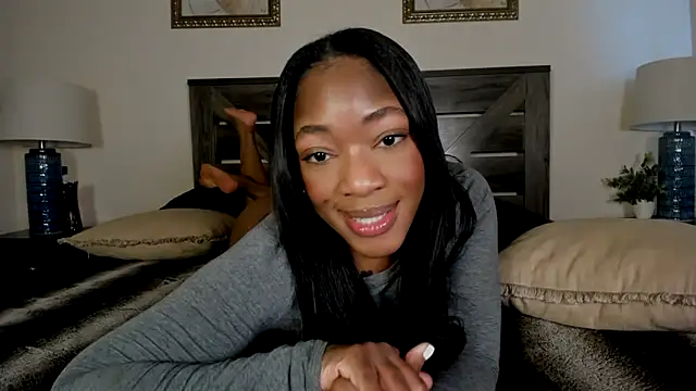 nicolesolace online show from April 16, 2026, 9:04 pm