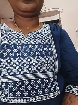 Snapshot of MULLAIMOLAIPOOTAMIL chatting on August 8, 2026, 3:58 pm MULLAIMOLAIPOOTAMIL online show from August 8, 2026, 3:58 pm