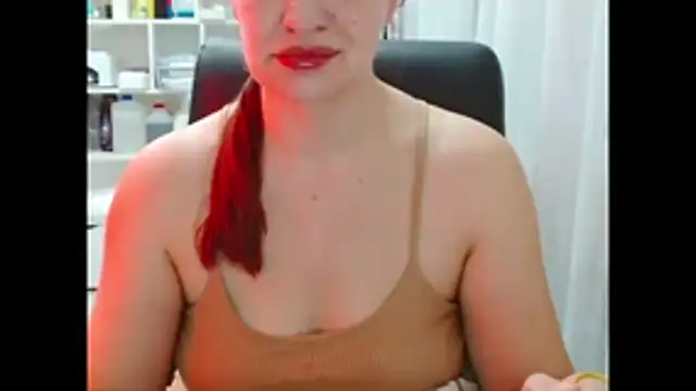 Snapshot of Fire_girl35 chatting on August 7, 2026, 9:28 pm Fire girl35 online show from August 7, 2026, 9:28 pm