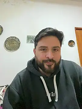 leonidaslechero online show from August 5, 2026, 9:06 pm