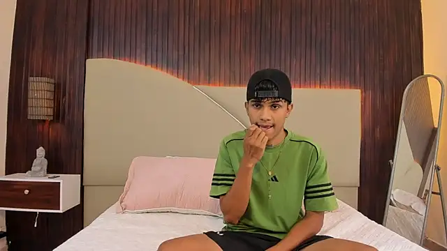 Alexxx B2026 online show from August 4, 2026, 7:05 pm