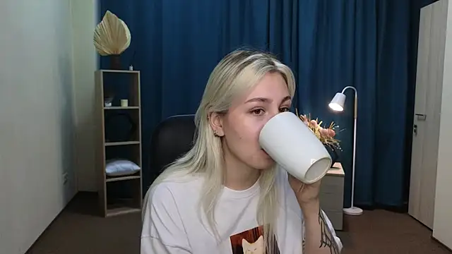 Snapshot of LishaNuding chatting on August 5, 2026, 11:02 am LishaNuding online show from August 5, 2026, 11:02 am