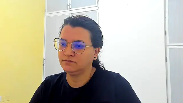 MARILYN GARCIA online show from March 22, 2025, 1:30 pm