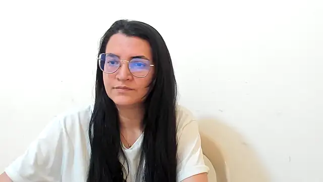 MARILYN GARCIA online show from November 10, 2025, 4:06 pm