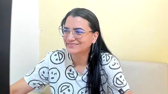 MARILYN GARCIA online show from April 25, 2026, 3:42 pm