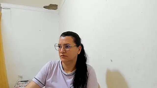 Snapshot of MARILYN_GARCIA chatting on June 26, 2026, 1:37 pm MARILYN GARCIA online show from June 26, 2026, 1:37 pm