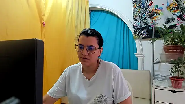 Snapshot of MARILYN_GARCIA chatting on July 13, 2026, 1:36 pm MARILYN GARCIA online show from July 13, 2026, 1:36 pm