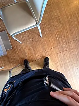 Snapshot of realrobert639 chatting on August 5, 2026, 2:09 pm realrobert639 online show from August 5, 2026, 2:09 pm