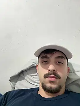 Snapshot of guilhermebolsson chatting on August 7, 2026, 12:34 am guilhermebolsson online show from August 7, 2026, 12:34 am