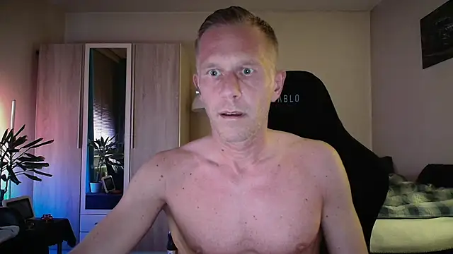 Snapshot of slaveboy2016@xh chatting on June 23, 2026, 11:14 pm slaveboy2016xh online show from June 23, 2026, 11:14 pm