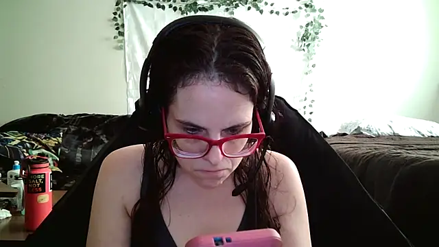 Snapshot of JessaBella chatting on October 27, 2025, 3:27 pm JessaBella online show from October 27, 2025, 3:27 pm