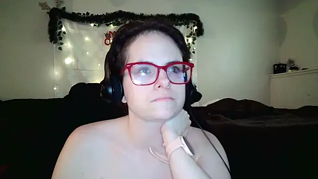 Snapshot of JessaBella chatting on November 18, 2025, 4:22 pm JessaBella online show from November 18, 2025, 4:22 pm