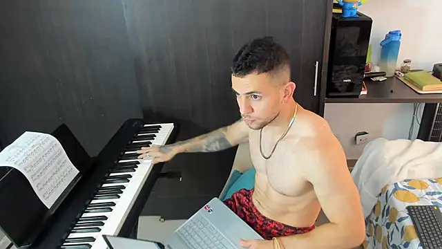 logan smith online show from November 3, 2025, 12:39 pm