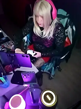 Snapshot of JulietteMaitresse chatting on April 19, 2026, 7:49 pm JulietteMaitresse online show from April 19, 2026, 7:49 pm