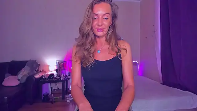 Snapshot of EmmaAbramson chatting on September 19, 2025, 9:54 am EmmaAbramson online show from September 19, 2025, 9:54 am