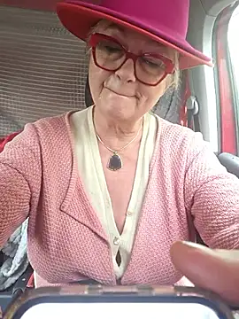 Snapshot of MucMilf59 chatting on October 5, 2025, 1:20 pm MucMilf59 online show from October 5, 2025, 1:20 pm