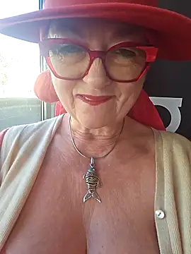 Snapshot of MucMilf59 chatting on October 29, 2025, 10:17 am MucMilf59 online show from October 29, 2025, 10:17 am