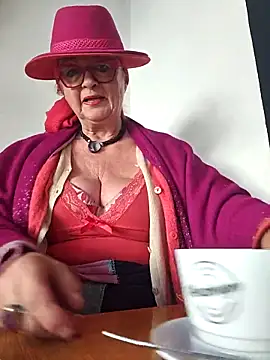 Snapshot of MucMilf59 chatting on November 5, 2025, 9:42 am MucMilf59 online show from November 5, 2025, 9:42 am