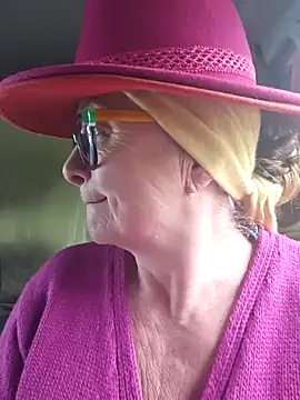 Snapshot of MucMilf59 chatting on November 25, 2025, 10:37 am MucMilf59 online show from November 25, 2025, 10:37 am