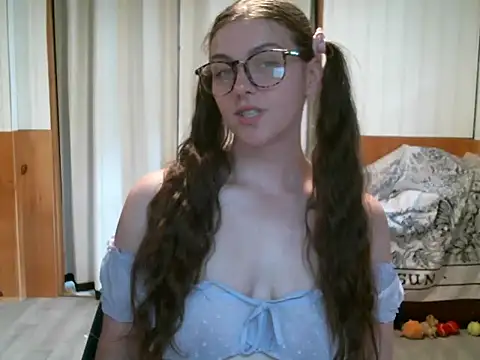 Snapshot of katie_kitten38 chatting on June 18, 2026, 4:55 pm katie kitten38 online show from June 18, 2026, 4:55 pm