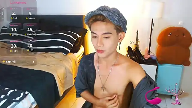 WildestTwink online show from June 19, 2026, 1:37 pm