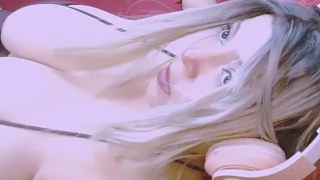 Snapshot of Honey_Lucy1 chatting on May 25, 2026, 1:55 am Honey Lucy1 online show from May 25, 2026, 1:55 am