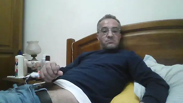CarlosRocha73 online show from May 16, 2026, 10:52 pm