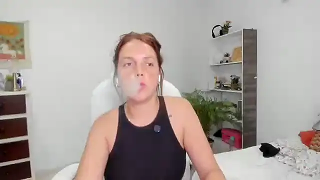 thered QueenX online show from February 13, 2025, 12:35 am