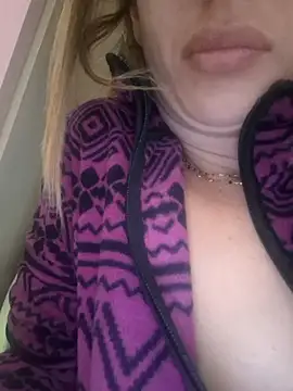 fammefatale1987 online show from November 16, 2025, 1:17 pm