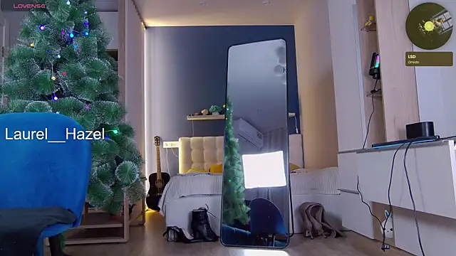 Snapshot of LAUREL_HAZEL chatting on January 13, 2025, 10:13 pm LAUREL HAZEL online show from January 13, 2025, 10:13 pm