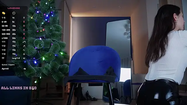 Snapshot of LAUREL_HAZEL chatting on January 25, 2025, 7:18 pm LAUREL HAZEL online show from January 25, 2025, 7:18 pm