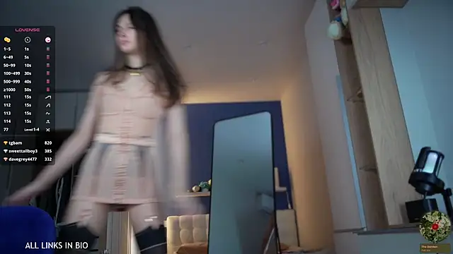 Snapshot of LAUREL_HAZEL chatting on February 3, 2025, 10:00 pm LAUREL HAZEL online show from February 3, 2025, 10:00 pm