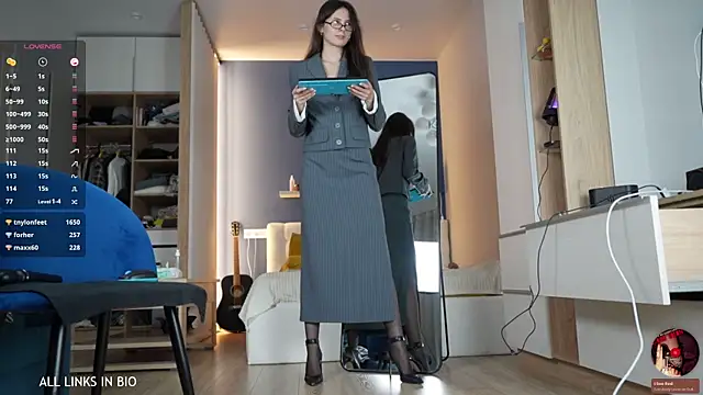 Snapshot of LAUREL_HAZEL chatting on March 10, 2025, 10:13 pm LAUREL HAZEL online show from March 10, 2025, 10:13 pm