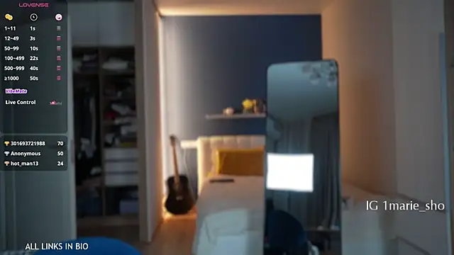 Snapshot of LAUREL_HAZEL chatting on October 5, 2025, 1:15 am LAUREL HAZEL online show from October 5, 2025, 1:15 am