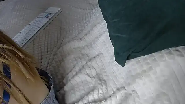 Kiradoll27 online show from December 16, 2025, 10:31 am