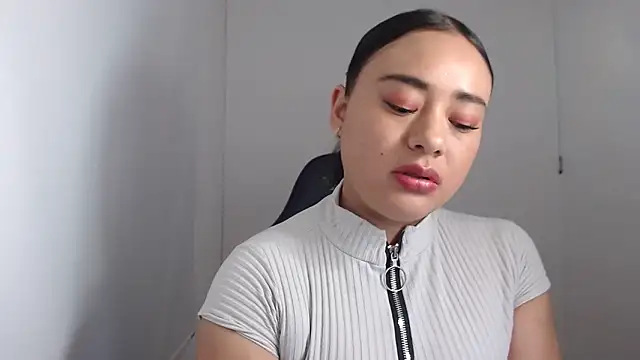 Snapshot of ReyleDoll chatting on December 2, 2024, 8:44 pm ReyleDoll online show from December 2, 2024, 8:44 pm