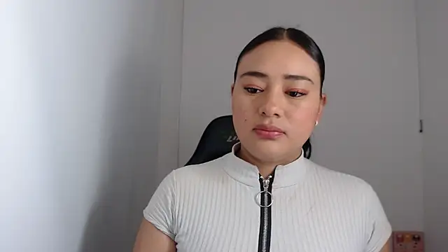 Snapshot of ReyleDoll chatting on December 6, 2024, 7:56 pm ReyleDoll online show from December 6, 2024, 7:56 pm