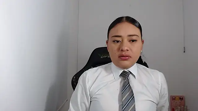 Snapshot of ReyleDoll chatting on December 15, 2024, 9:09 pm ReyleDoll online show from December 15, 2024, 9:09 pm