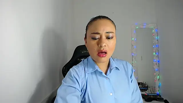 Snapshot of ReyleDoll chatting on January 9, 2025, 9:37 pm ReyleDoll online show from January 9, 2025, 9:37 pm