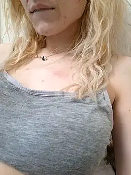 YogisticJuli666 online show from March 10, 2025, 10:26 am