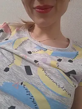 YogisticJuli666 online show from October 30, 2025, 5:31 am